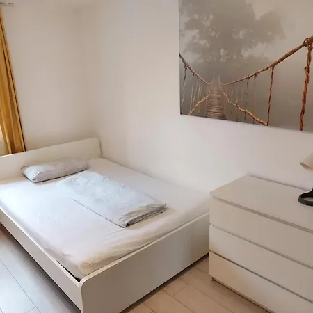 Lindenau - Haus Mit 2 Im Westen Lipsko